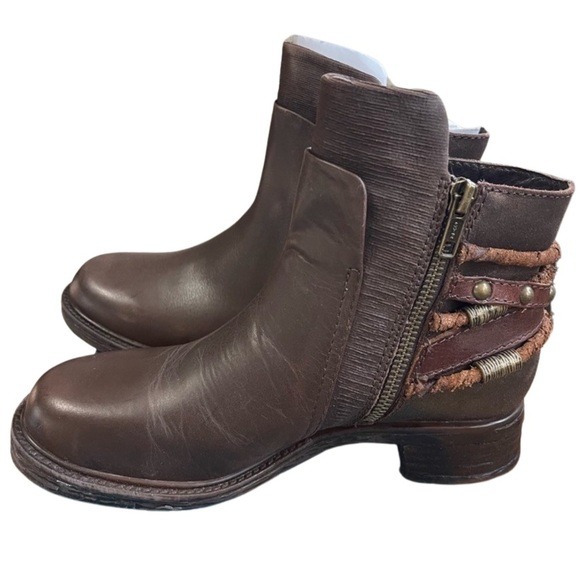 OTBT Shoes - BIG SALE!! New OTBT Brown leather boots sz 6.5 $160